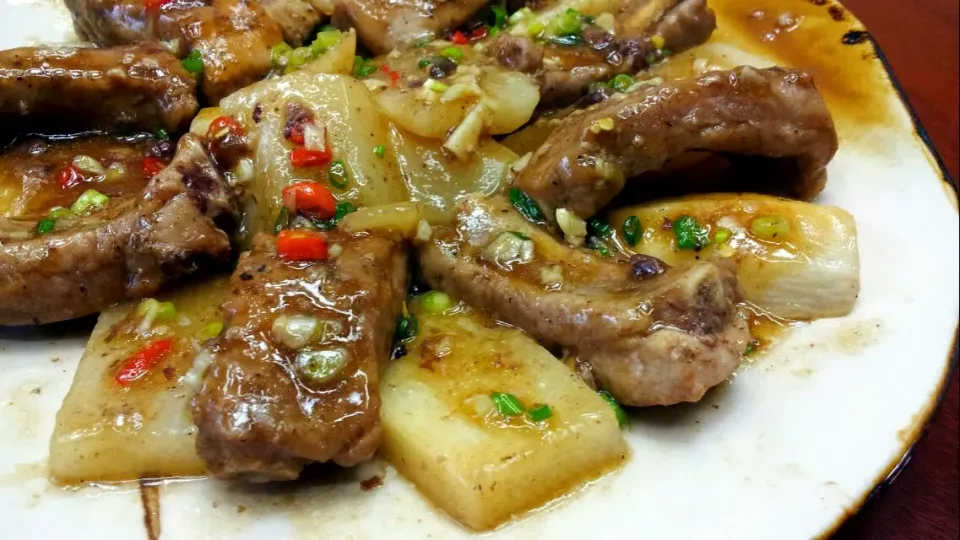 Snapdishの料理写真:山药排骨。。。braised spareribs with mountain yam|steven z.y.さん