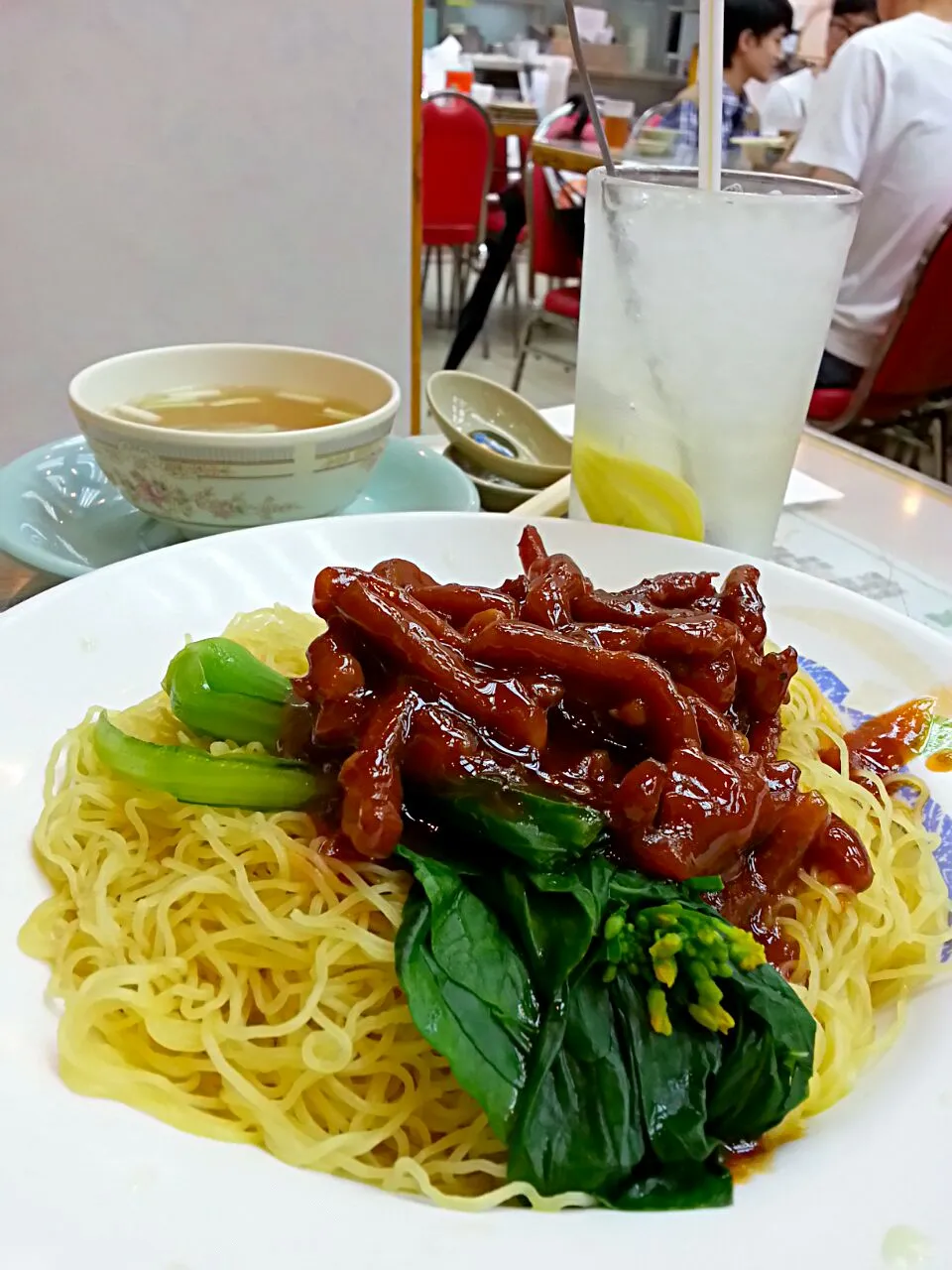 Late dinner ...... Spicey pork noodle with Ice lemon water|Arthurさん