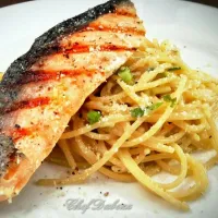 Snapdishの料理写真:Grilled salmon n spagetti

 #Pasta|Stephen Lomantowさん