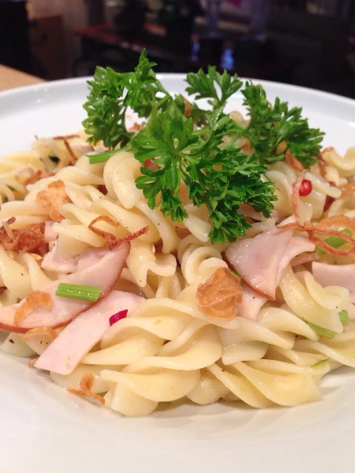 Fried Moist Macaroni with Turkey Ham.|Joha Hassanさん