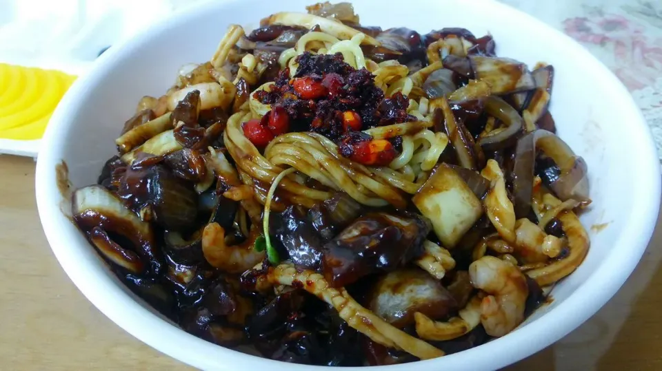 home delivery...jajangmyeon|steven z.y.さん