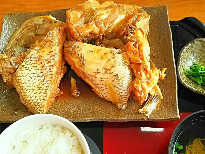 鯛のあら煮定食😲💦でかっ(刺身食べれないママの😅💦)|みうのすけさん