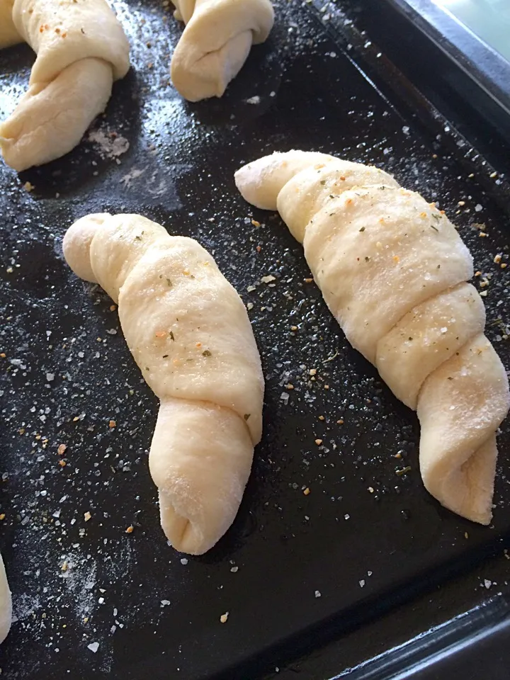 Making garlic salt bread|Nigelさん