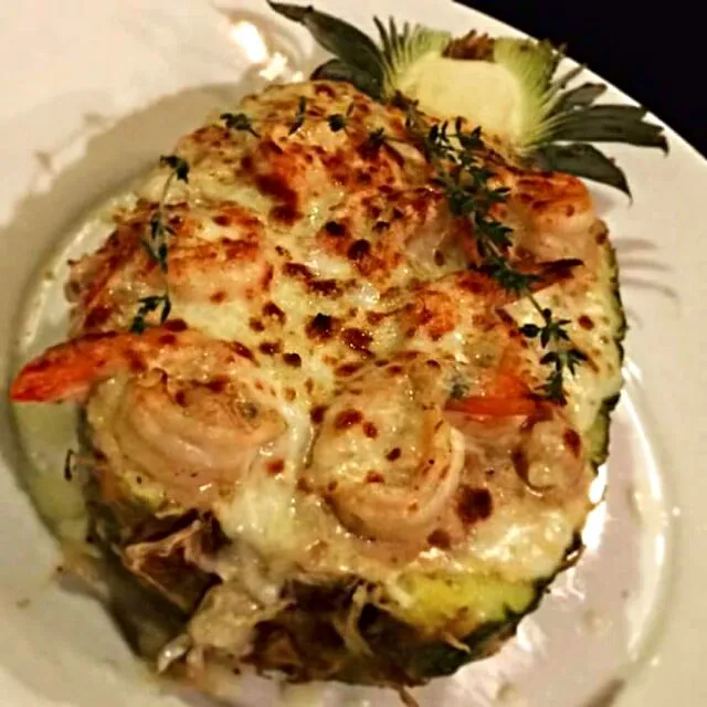 seafood casserole in pineapple|CHUENCHAIさん