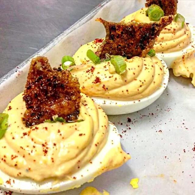 bacon fat chicken skin deviled egg|CHUENCHAIさん