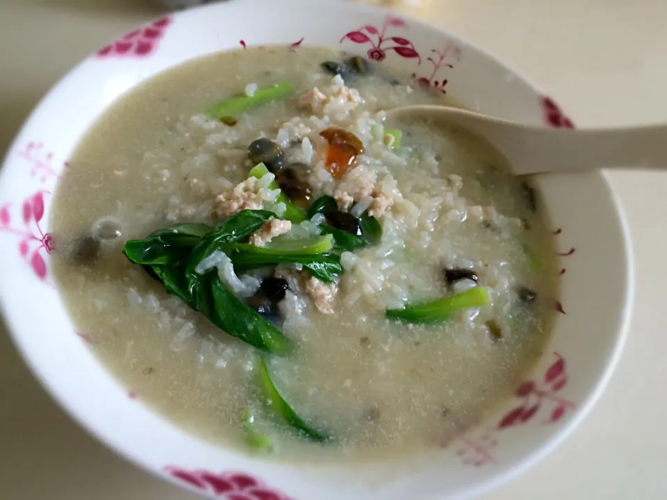 congee：thousand year old egg+fine pork plus green vegetable|tantanさん