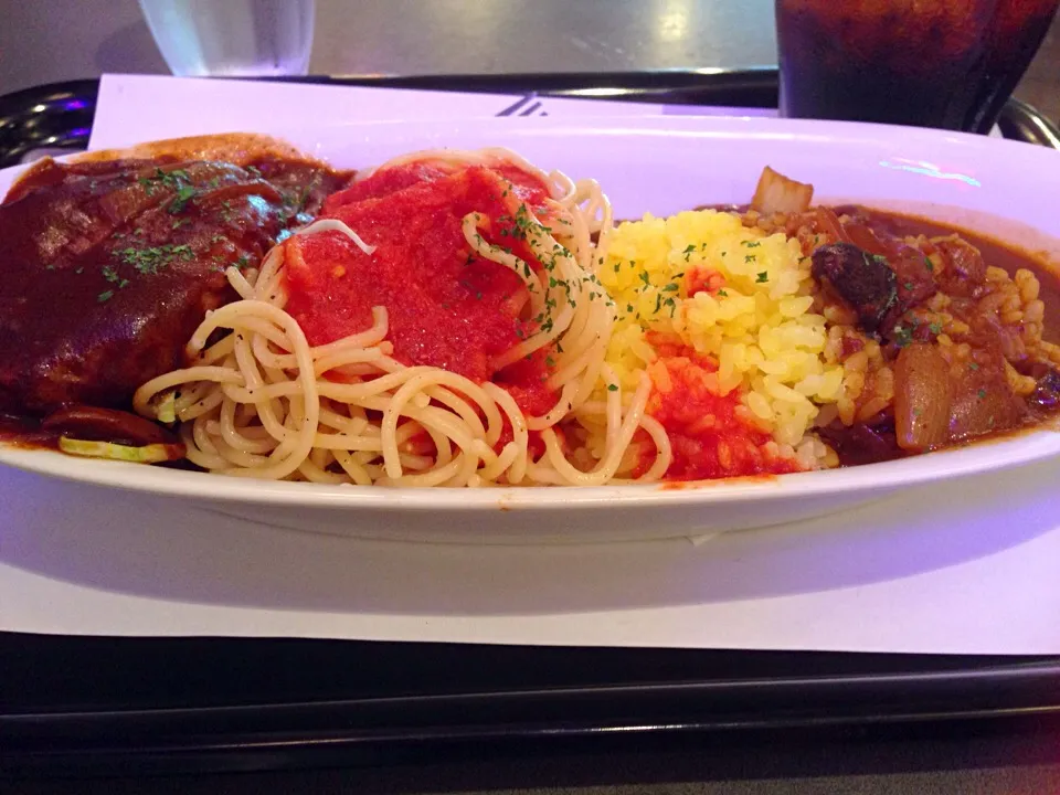 🍀ハンバーグとパスタとカレーのトリプルランチ|みんさん