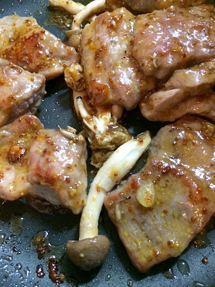 Snapdishの料理写真:Maple garlic and mustard pork|Nigelさん