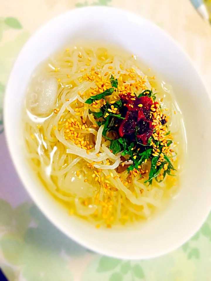 Snapdishの料理写真:ヌルボンの冷麺もどき。本物食べたい|かなみんさん