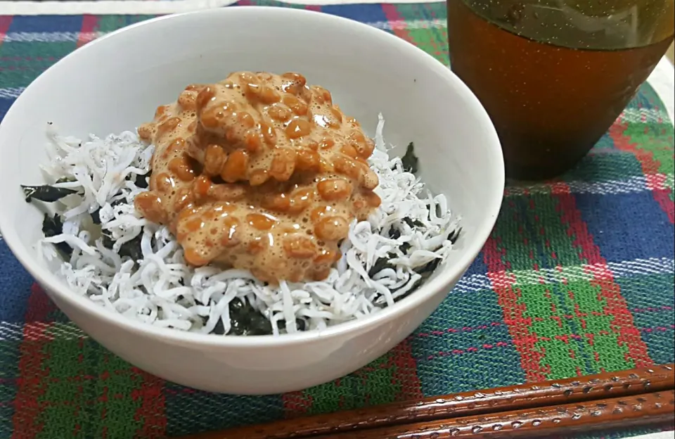 朝ご飯はしらす納豆|しあるさん