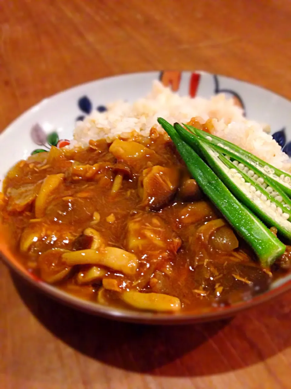 4種類のキノコとツナのカレー オクラも添える|Sakaitatsuroさん