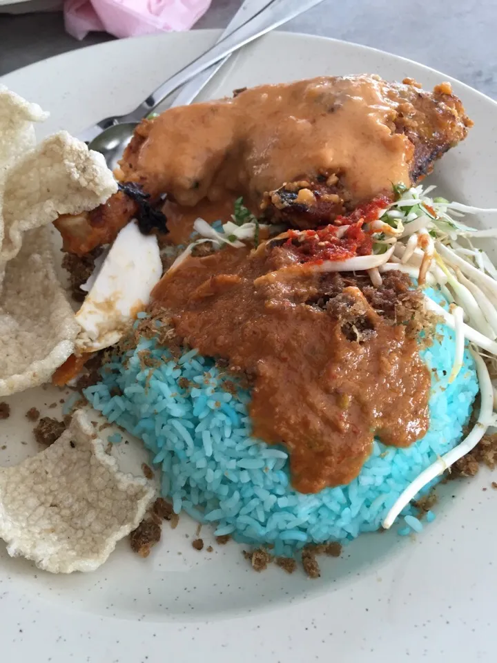 Nasi kerabu with chicken|Darren Loさん