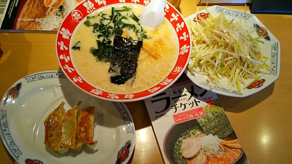 南蛮ラーメン
餃子付き(#^.^#)󾬌|Nanami Izumiさん