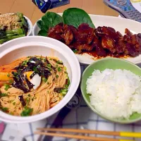 Braised pork,  Spicy korean noodle,  Boiled Malabar spinach.  時短角煮、ビビン素麺、ツルムラサキおひたし。|mrndさん