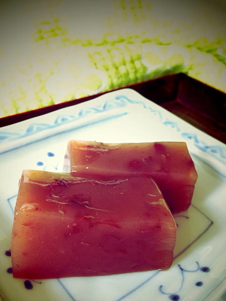 Sweet red bean paste jelly with Japanese arrowroot starch.
葛ようかん|pinkcamomillaさん