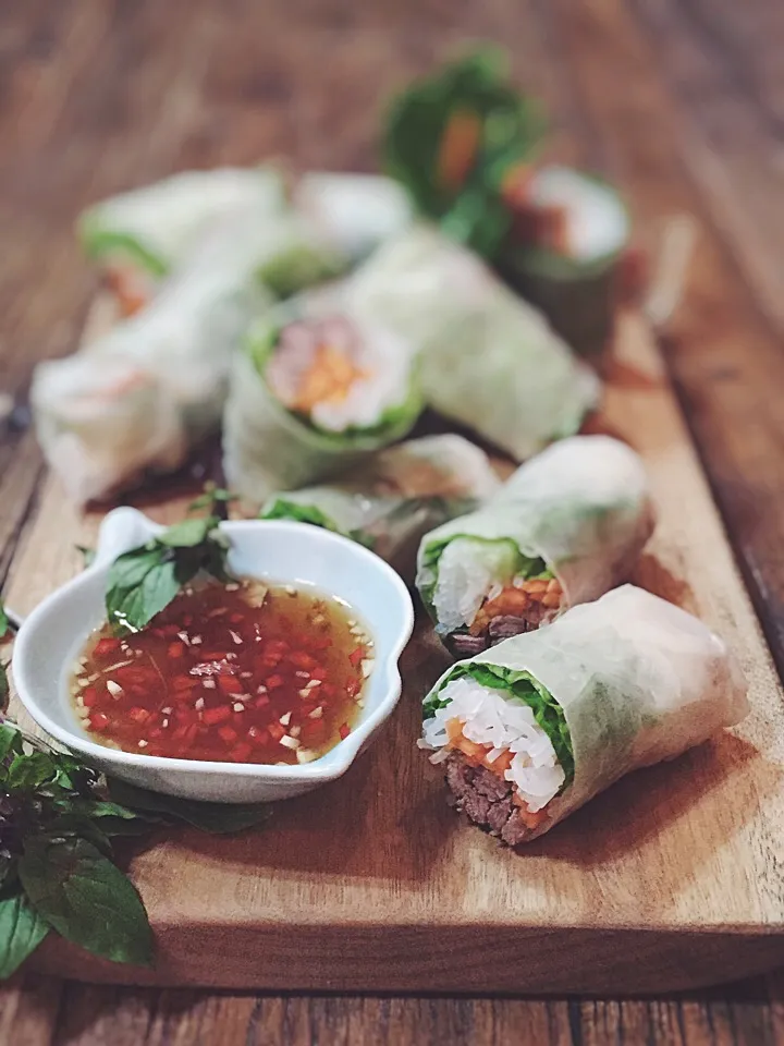 Vietnamese rolls with lemongrass beef and marinated papaya|rick chanさん