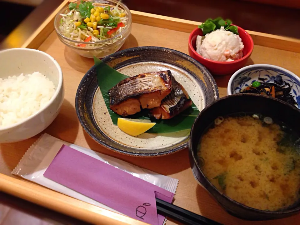 鰆のゆうあん焼き定食🐟|こいちさん