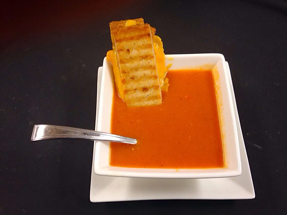 Grilled cheese and tomato soup|Chef Guidaさん