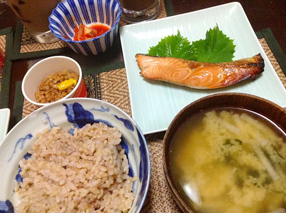 鮭の醤油漬け＆納豆＆大根の味噌汁|まぐろさん