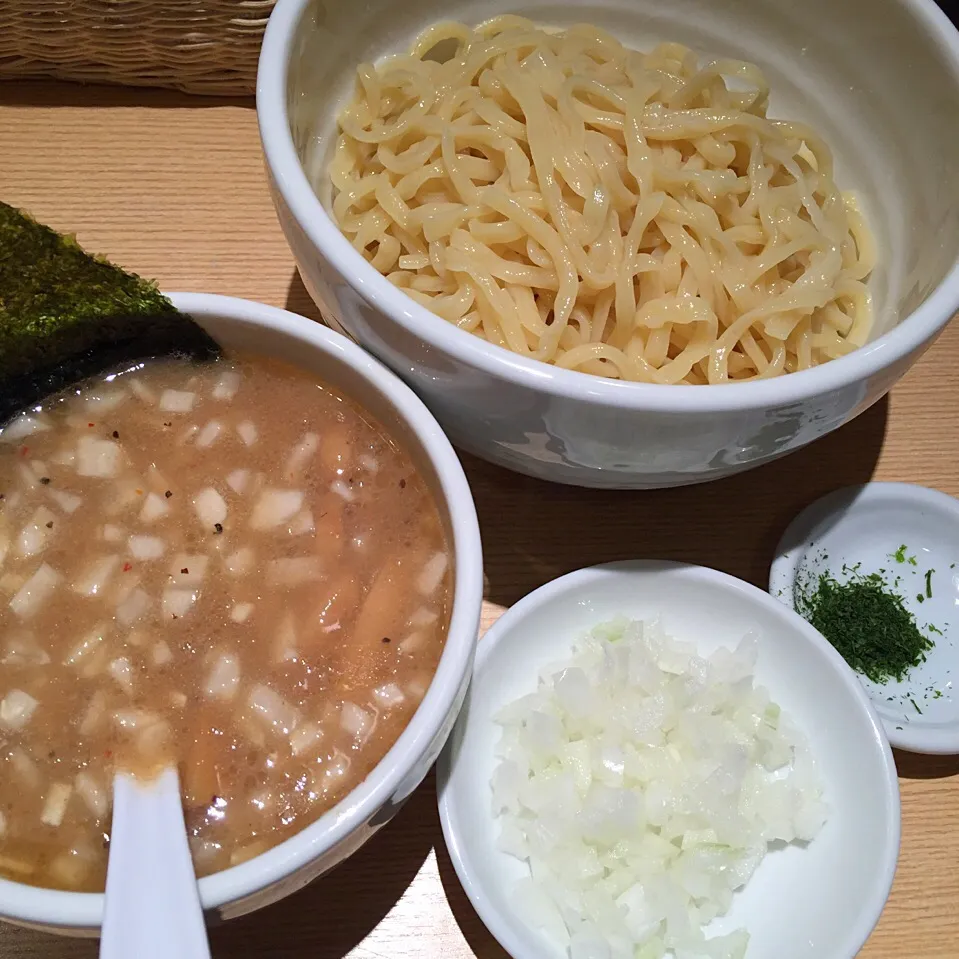 ホタテの69つけ麺＋玉ねぎ@おらが(内幸町)|塩豚骨さん