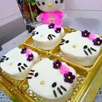 hello Kitty mooncake 🐱🐱🐱|mei yingさん