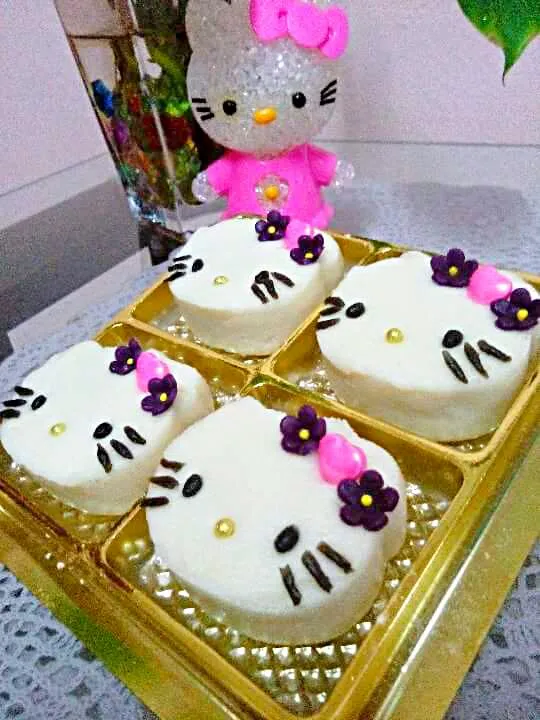 hello Kitty mooncake 🐱🐱🐱|mei yingさん