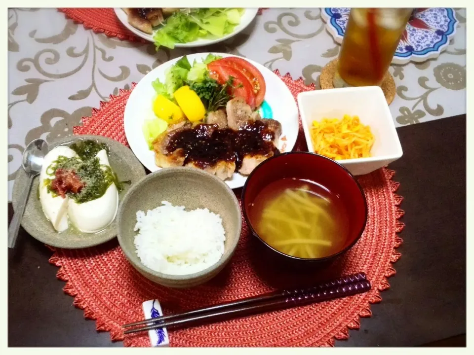 Snapdishの料理写真:ポークソテー(ｼｬﾘｱﾋﾟﾝｿｰｽ)
めかぶ冷奴
豆もやし
筍スープ|misaさん