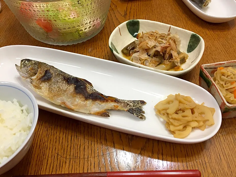 虹鱒の塩焼き、レンコンきんぴら、茄子の煮浸し、切り干し大根炒め煮|Rogerinaさん