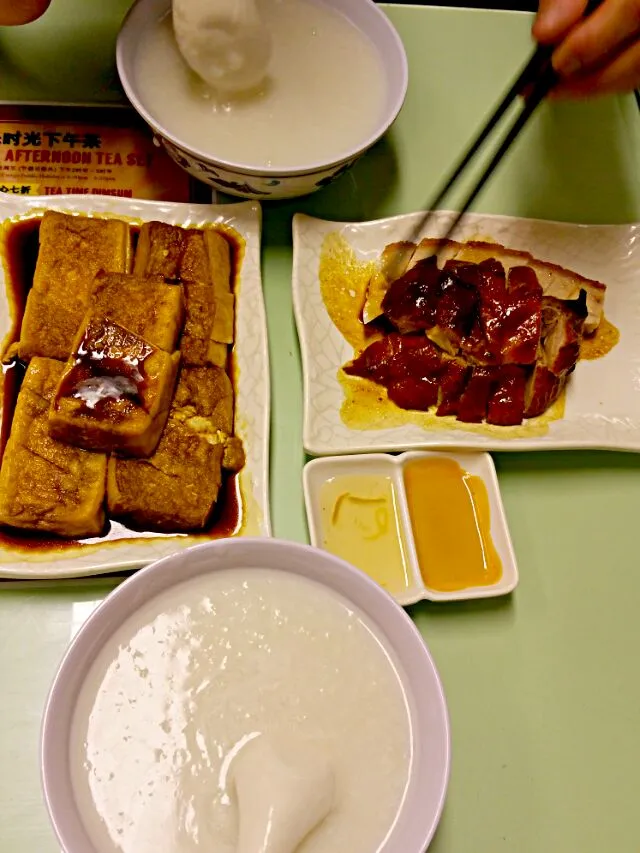 Snapdishの料理写真:Yummy porridge dinner with roast duck n pork belly n braised tofu|🌷lynnlicious🌷さん