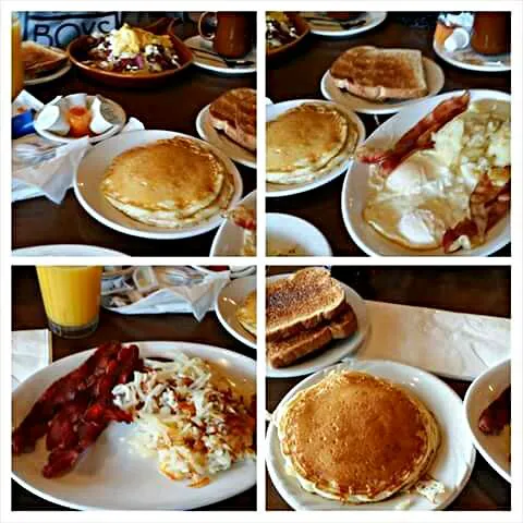 Snapdishの料理写真:Breakfast  Of Your Choice!...Pancakes,Sausages, Bacon,Eggs, Hashbrowns,Toast Etc!.........Dennys Restaurant ....Mmmm|Sheila Harrisさん