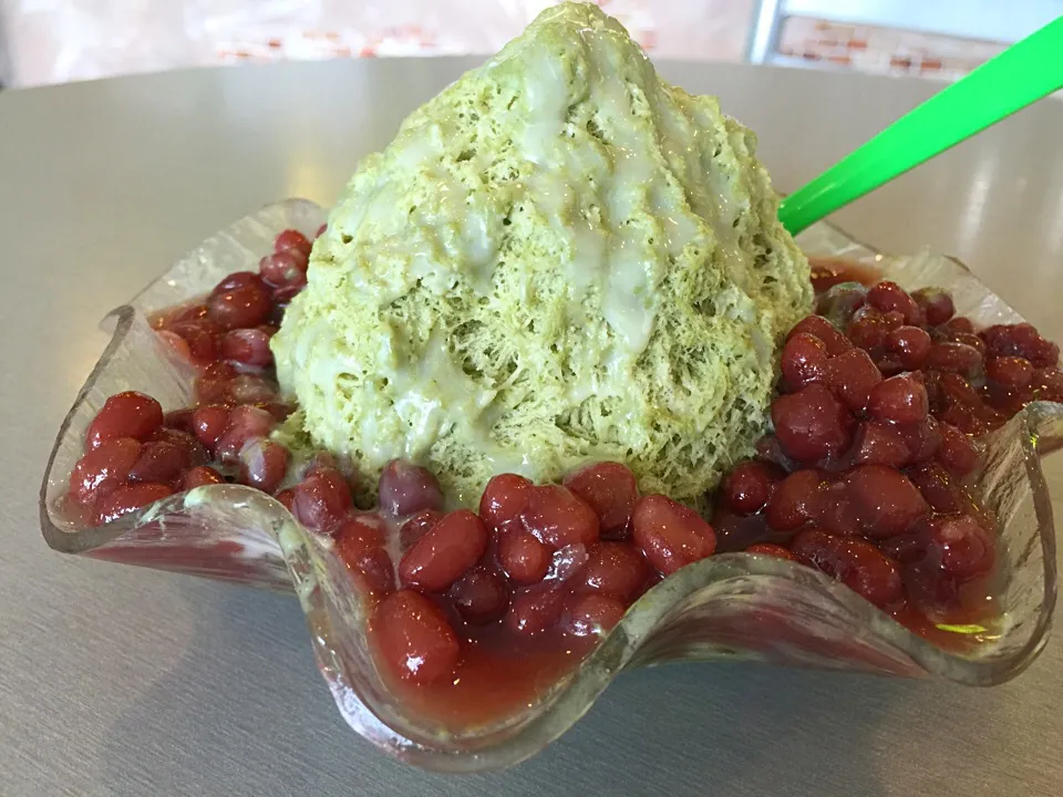 Matcha Snow with Red Beans and Condensed Milk from Tii Cup|Kkartsさん