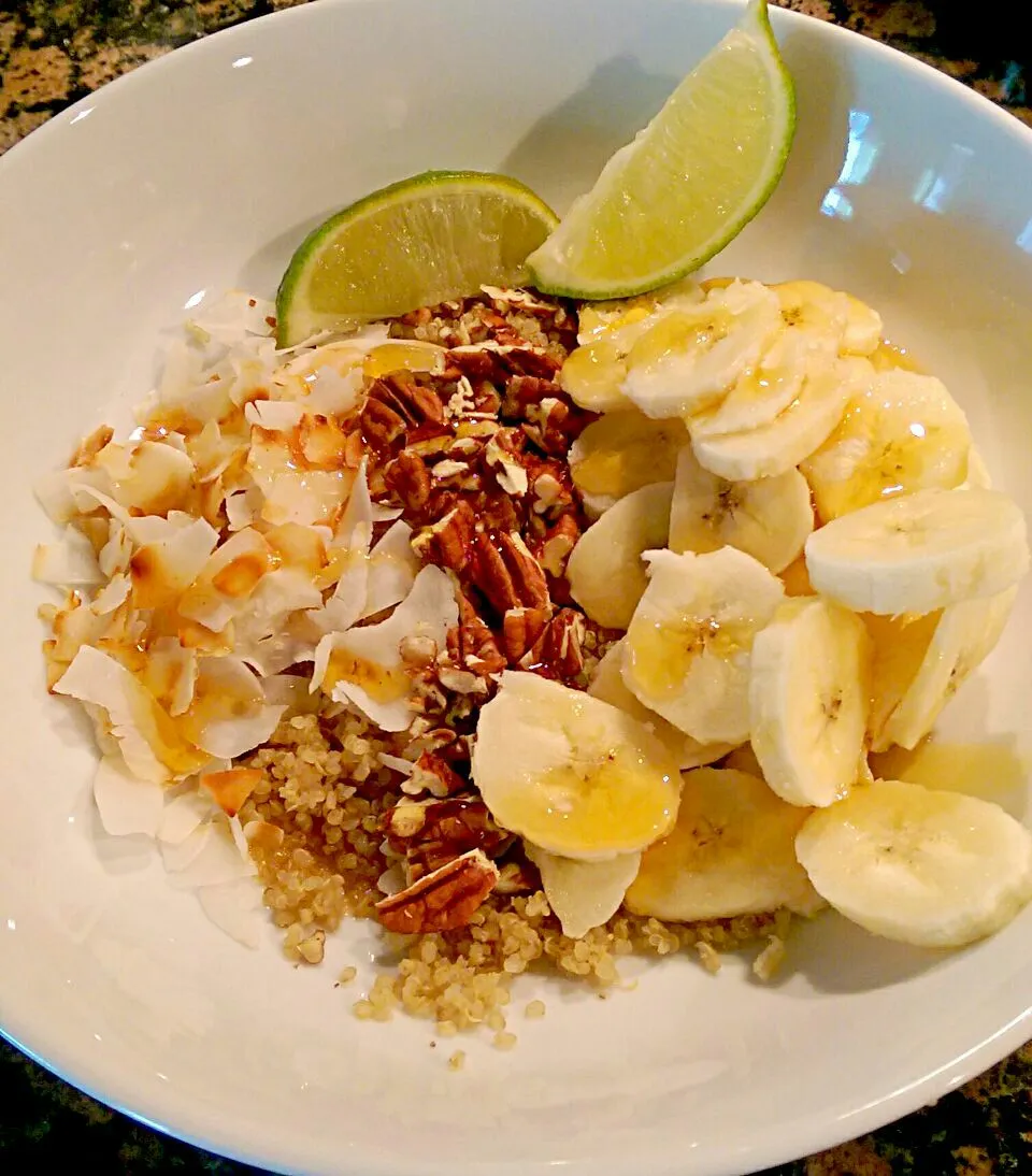 Snapdishの料理写真:Coconut Lime Quinoa Breakfast Bowl|Stephanie Flores Lachneyさん