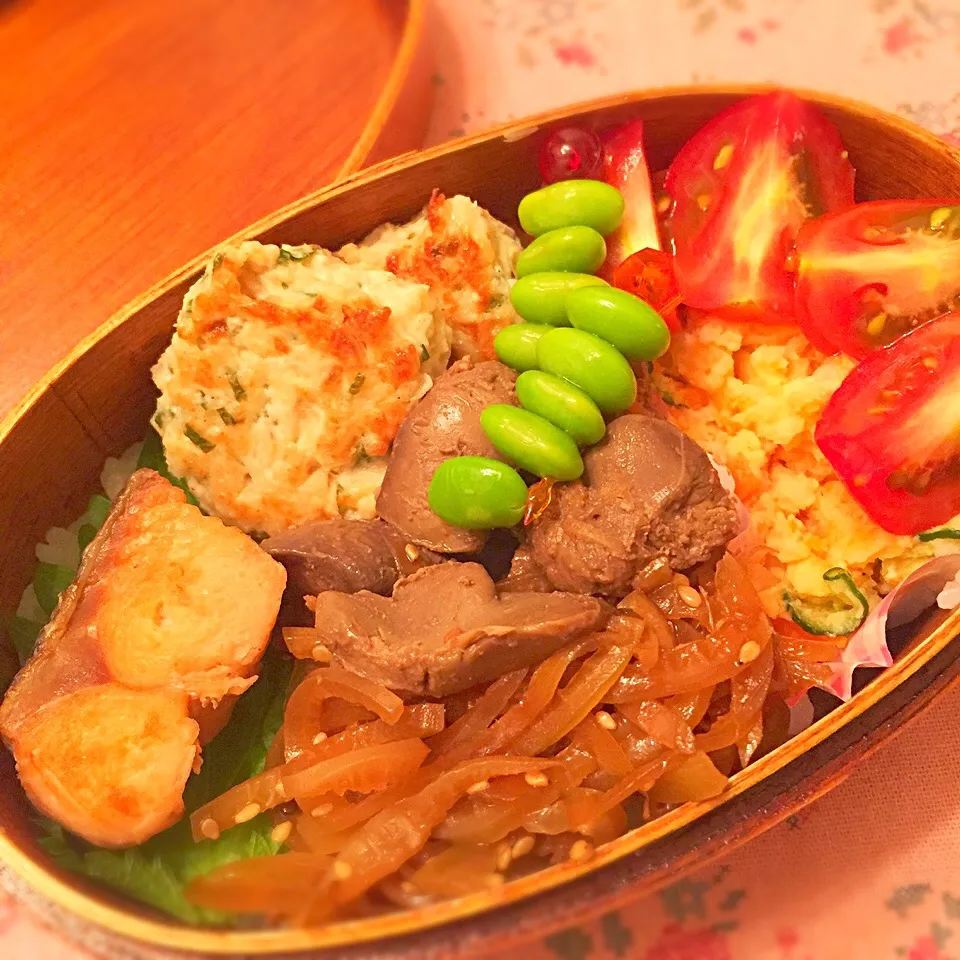 今日のお弁当。
白ご飯の上におかずのっけ。|appekoさん