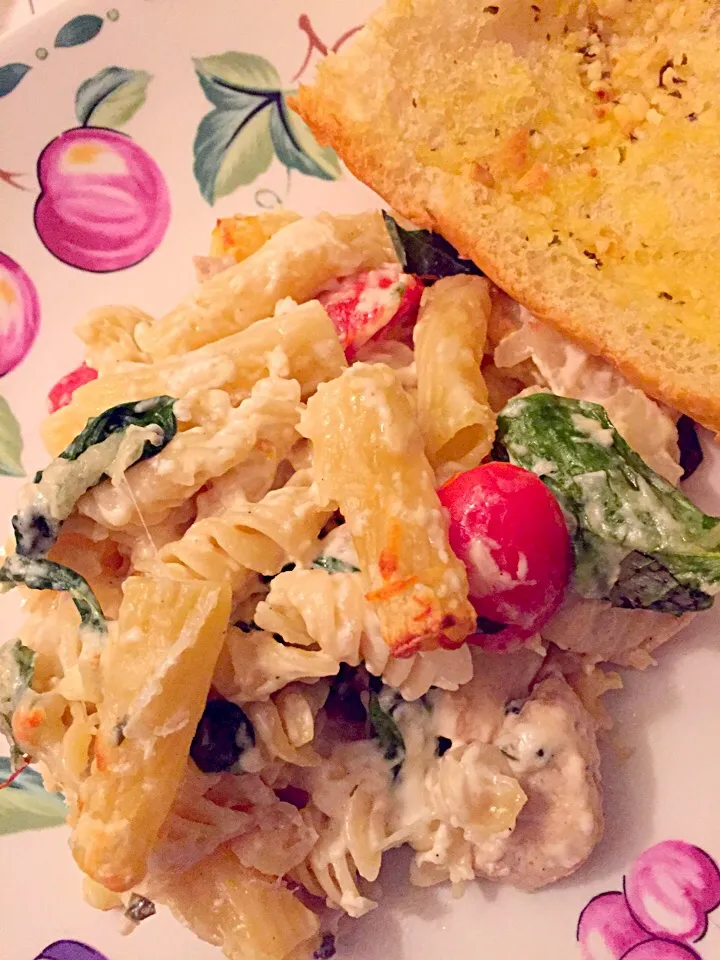 Chicken and spinach Alfredo bake|Martine Edmondさん