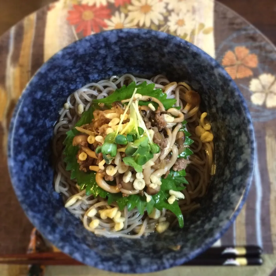 Snapdishの料理写真:8/18 息子昼ご飯🎵 肉味噌しめじ蕎麦|Hiroさん