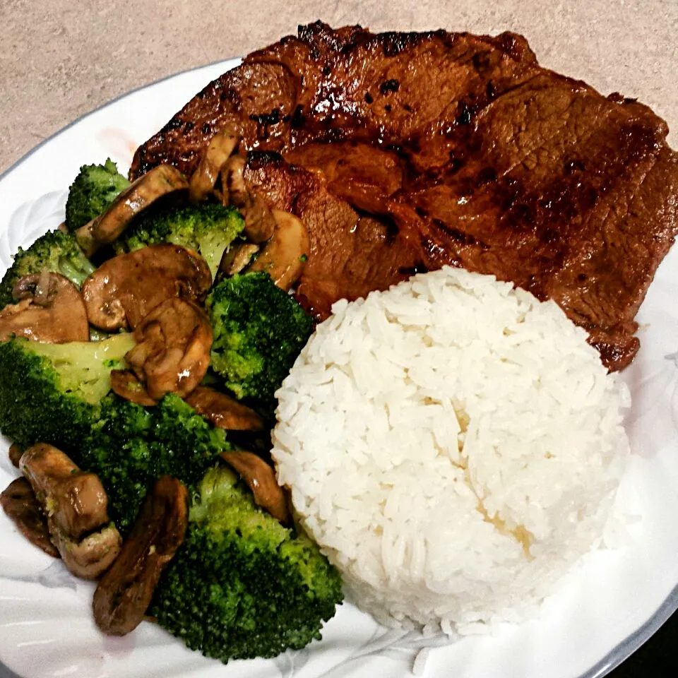 #Steak #Broccoli #Mushrooms #Rice #letsEATnowLetsEATnow|letsEATnowさん