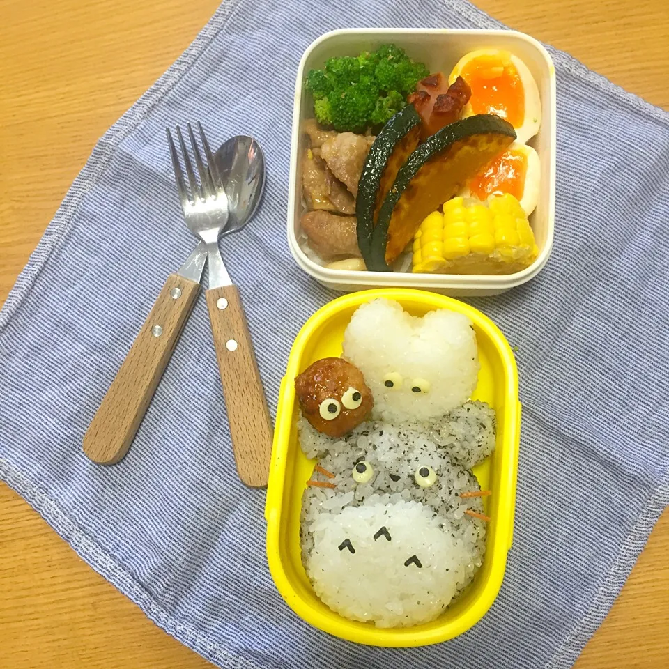 Snapdishの料理写真:キャラ弁 となりのトトロ&小トトロ&まっくろくろすけ|Megumi3005さん