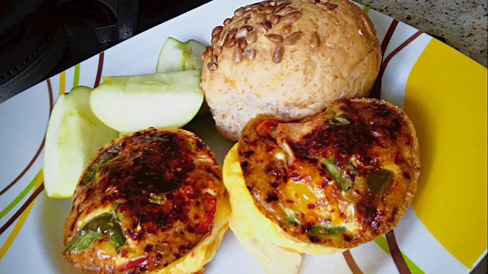 Homemade Chicken Ham Cheezy Egg Muffin with Sunflower seeds bun and green apple|Diane Seraさん