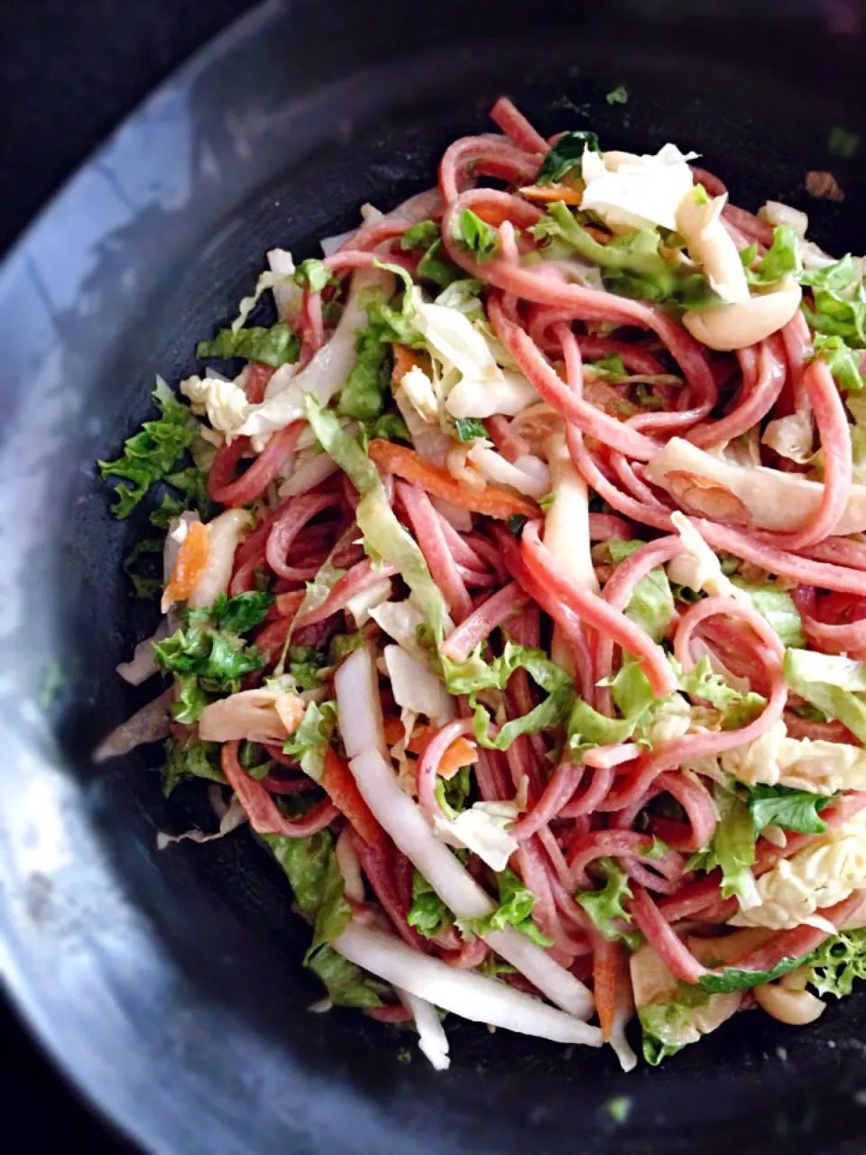 Salad of cold beetroot noodles with sesame-peanut dressing|coxiella24さん