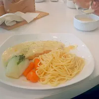 Snapdishの料理写真:fish filet with spaghetti and fruit sauce|Mohammad Assad Arshadさん