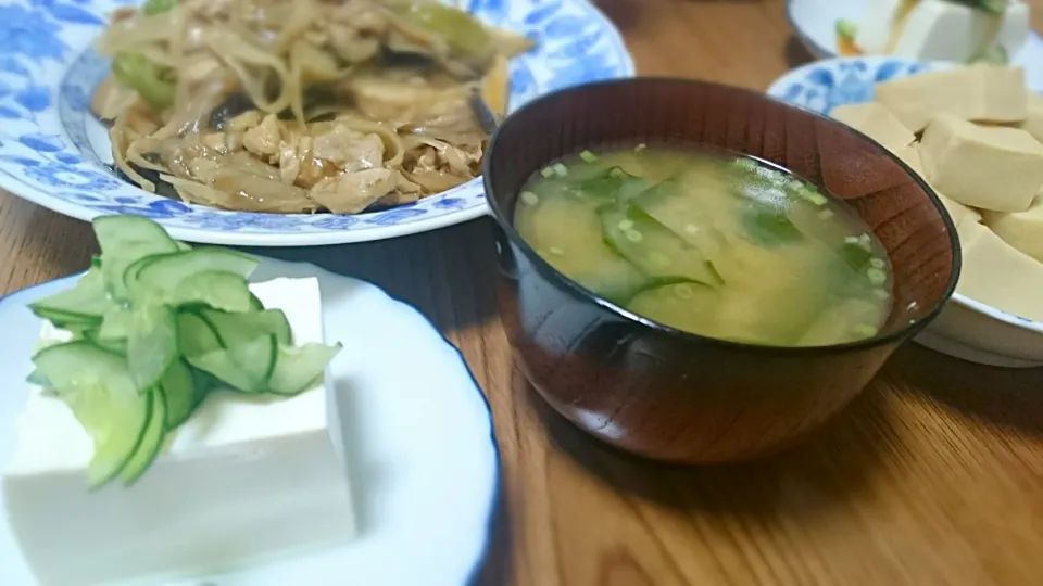 ・ゴボウと干ししいたけの炒めもの
・高野豆腐の炊きもの
・冷奴
・ワカメの味噌汁|ようかんさん