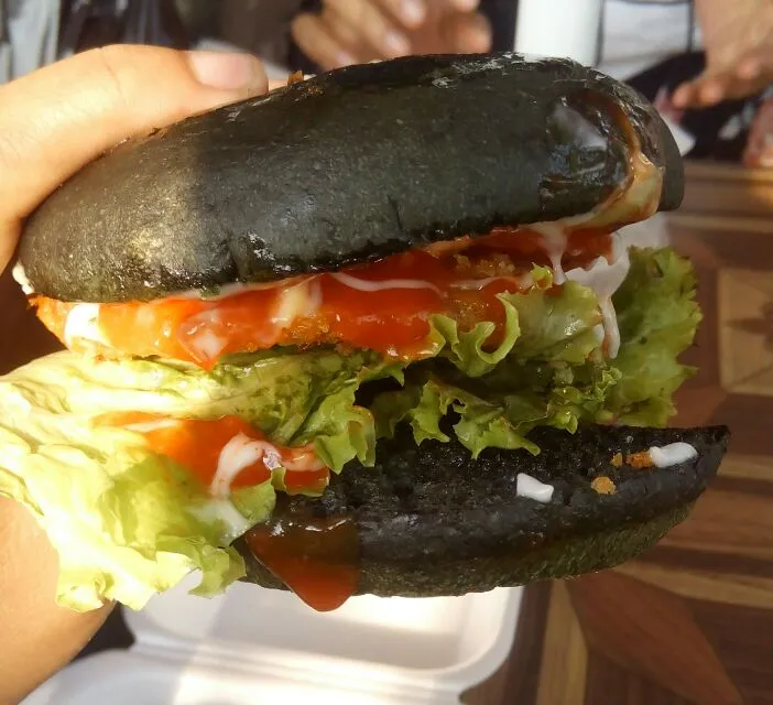 BLACK BURGER

 #wisata #kuliner #kota #blitar #black #burger #delicious|shylvia wulansari kharisma putriさん