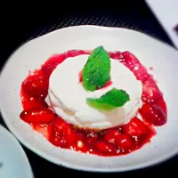 #dessert #strawberry #cream #cake #yammy #mint #cockie #Biscuit #pastry|HeyNeboさん