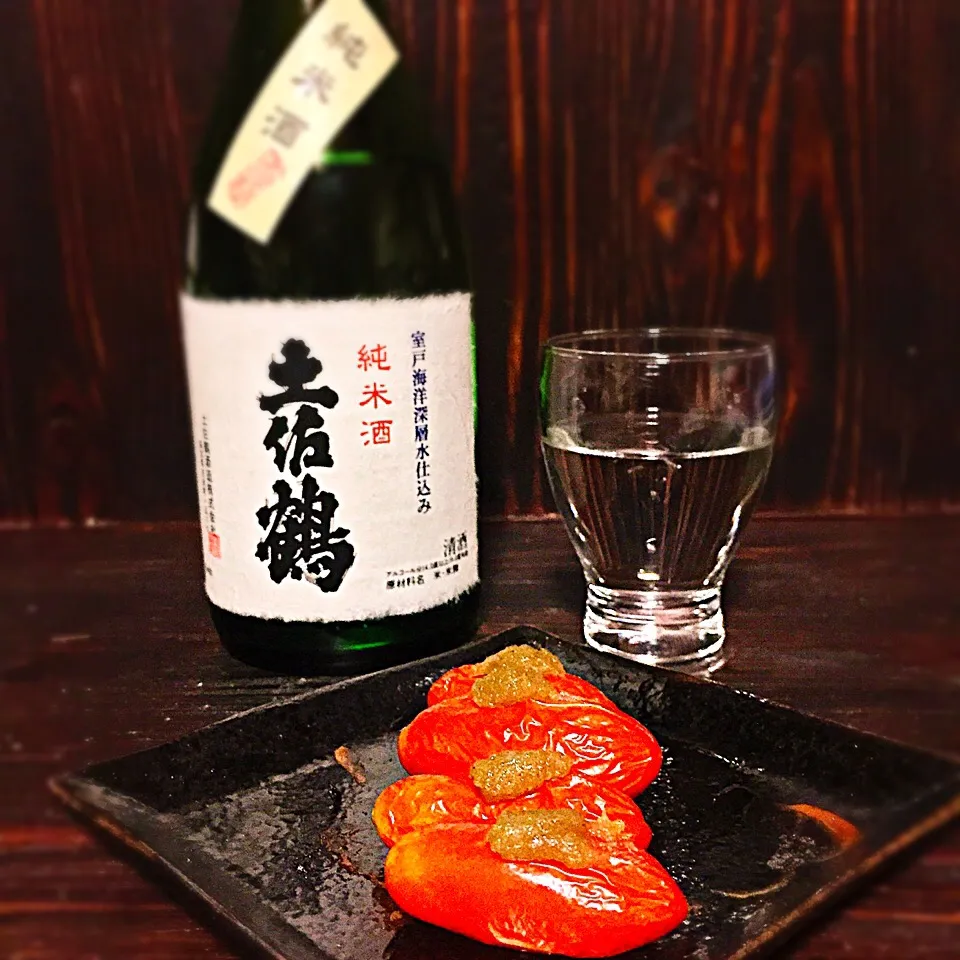 今宵の一酒一肴『純米酒 土佐鶴』と『焼きトマトの柚子胡椒』|ち〜おんさん