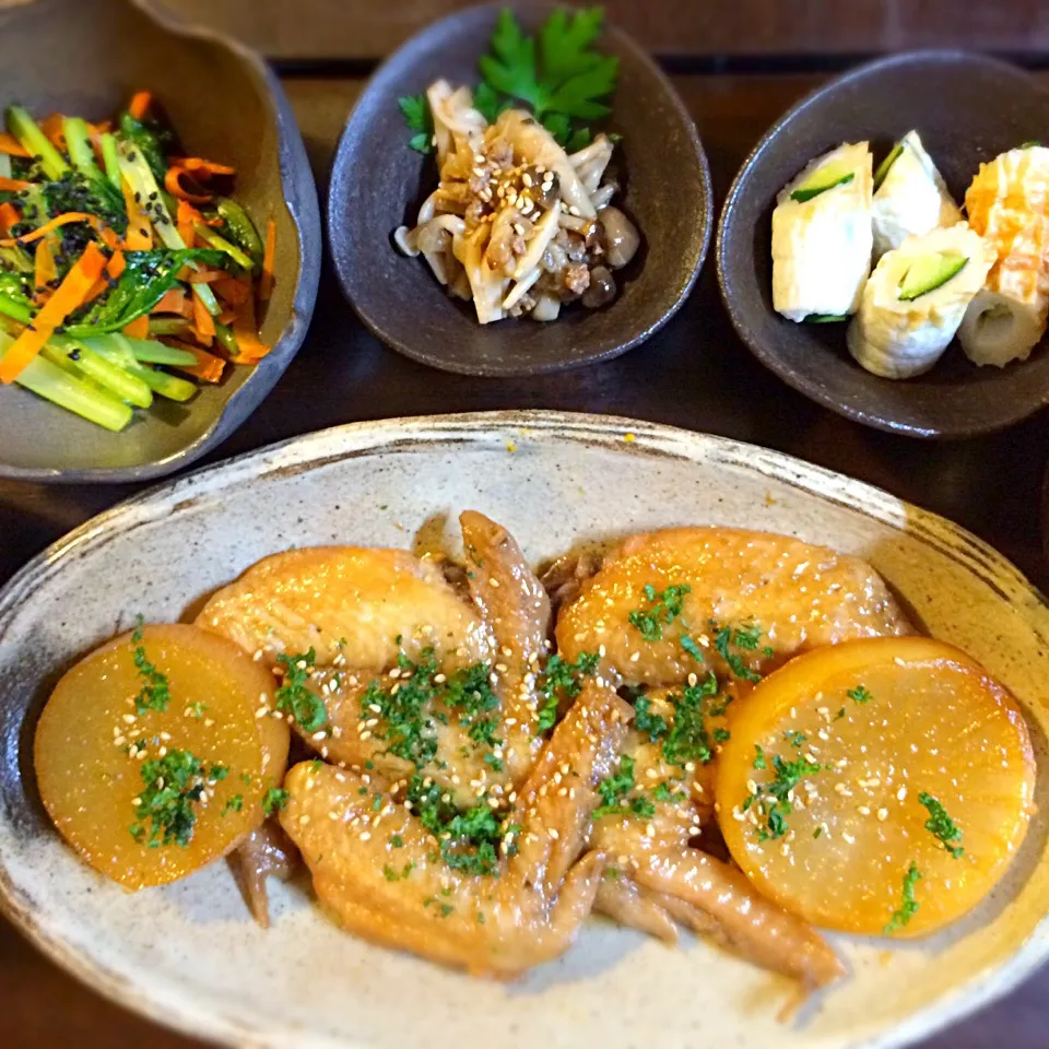 Snapdishの料理写真:8/18 晩ご飯🎵 鶏手羽元のさっぱり煮|Hiroさん