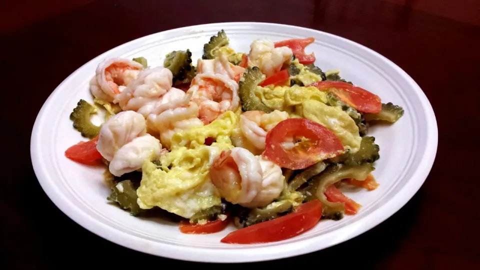 苦瓜炒蛋。。。bitter gourd with shrimp, egg, tomato|steven z.y.さん