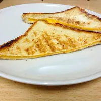 Snapdishの料理写真:Sharp cheddar grilled cheese