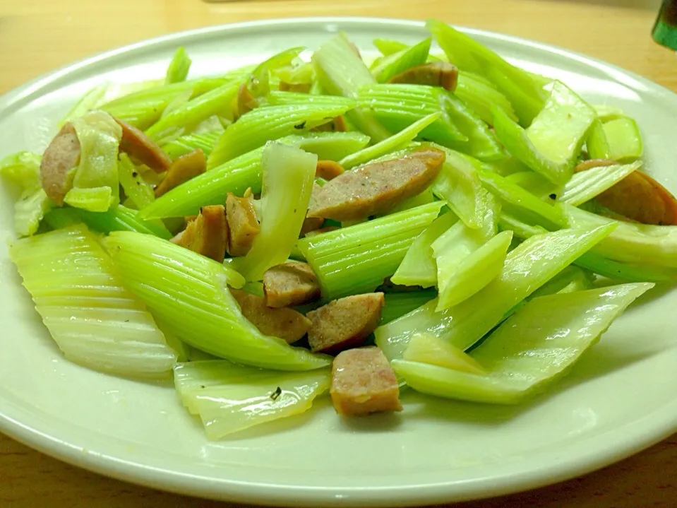 Snapdishの料理写真:Sautéed celery and sausage|Emmaさん