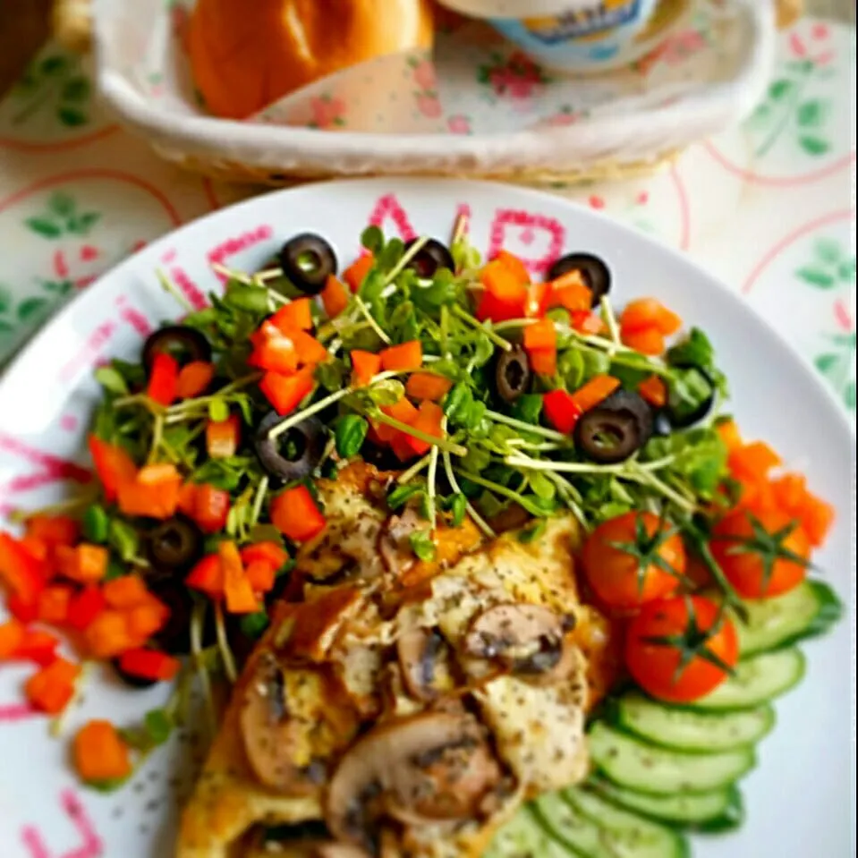 creamy cheese mushroom omelette with lots of greens!happy Wednesday!|Chua Jeanさん