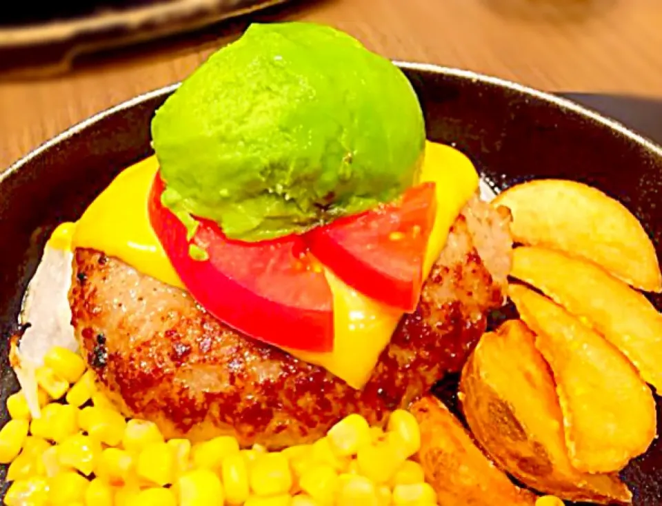 アボカドチーズバーガーステーキ - Avocado cheese burger steak 😋✨❤️|Liezlさん